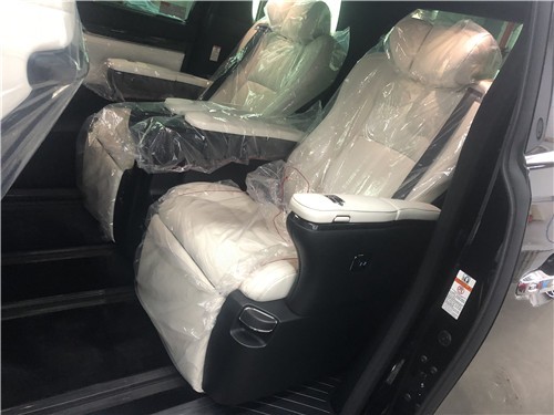 雷克萨斯ML七座黑黑黑白白白多少钱现车提车