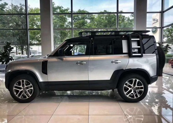 2020款路虎卫士七月特惠赠送惊喜大礼包