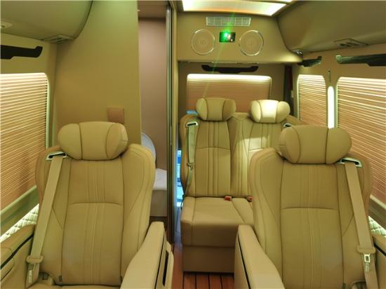 新款柯斯达10座商务车丰田10座卫生间版