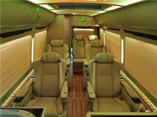 新款柯斯达10座商务车丰田10座卫生间版