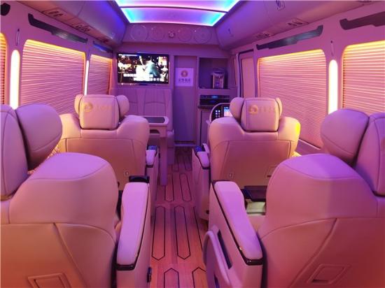 新款柯斯达10座商务车丰田10座卫生间版