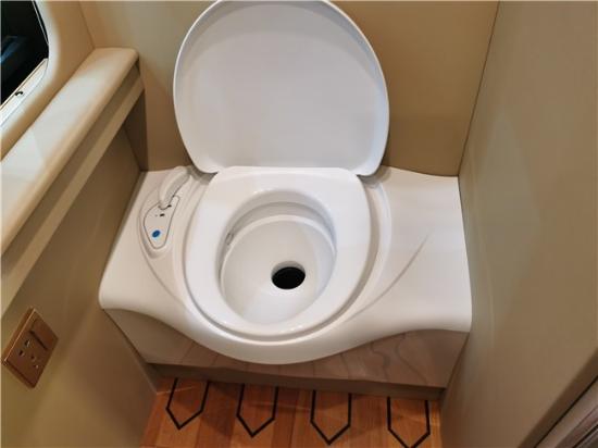 新款柯斯达10座商务车丰田10座卫生间版