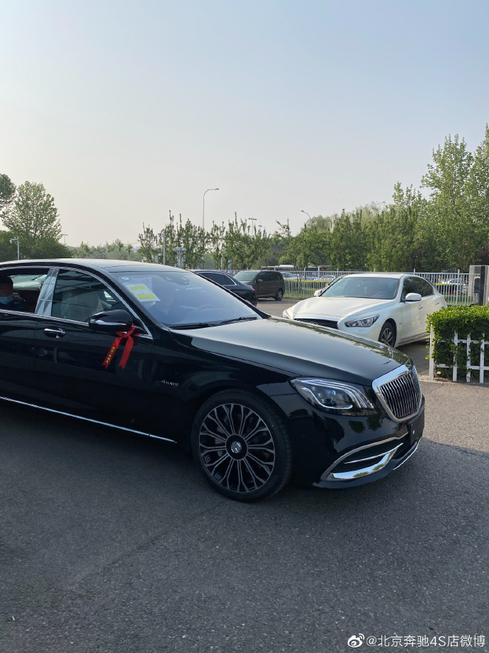 至臻时刻 典藏版2021款奔驰迈巴赫S450 