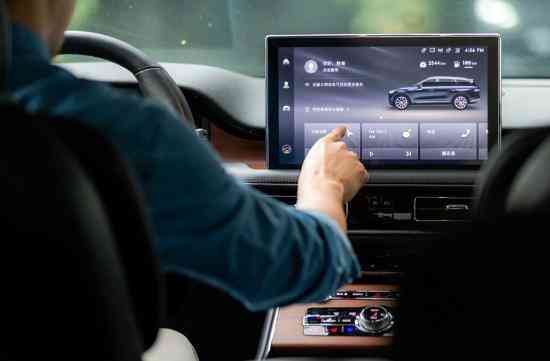 3.0T双涡轮V6+10AT，吃92号粗粮，出去浪也很省钱