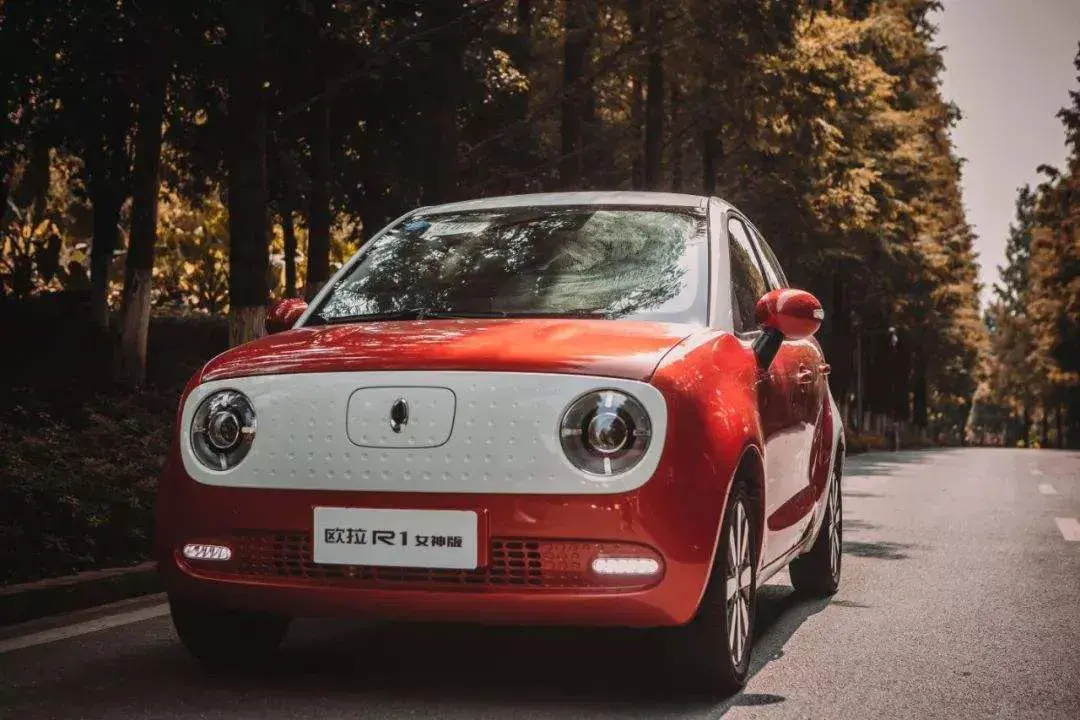 新能源杀出黑马、特斯拉Model3 PK 宏光MINI EV