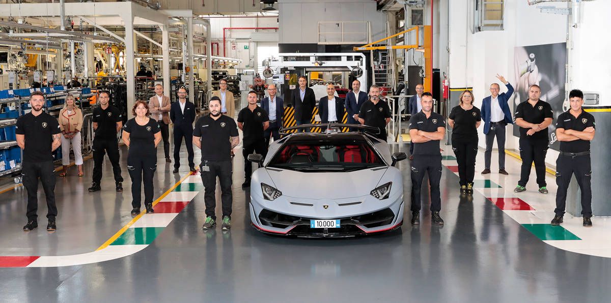 全新生产纪录：兰博基尼汽车公司第10,000台Aventador下线