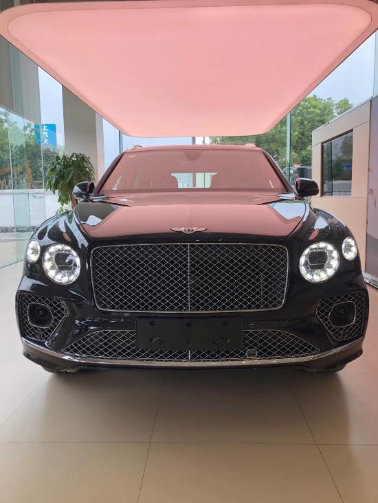 2021款宾利全新添越新款更富有肌肉感  