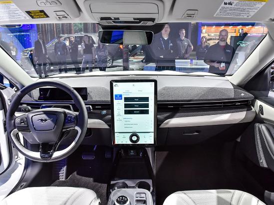 福特首款电动车来袭，百公里加速只需3.5s，能扳倒特斯拉吗？