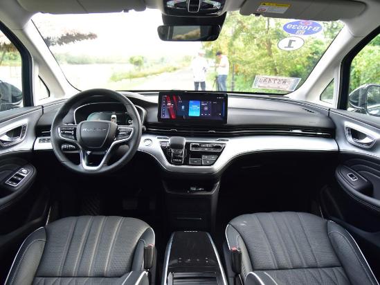 试驾体验荣威iMAX8：后排带通风按摩？简直不要太舒服了