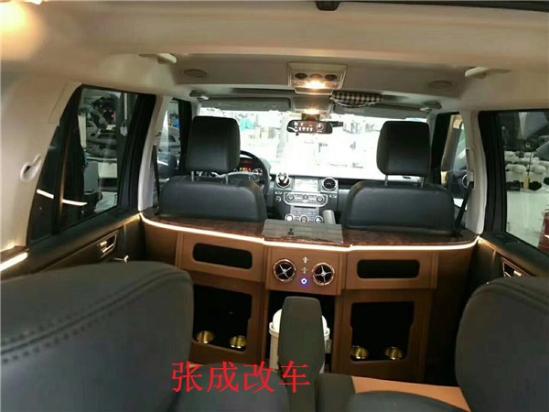 路虎发现4改装航空座椅升级商务舱效果图
