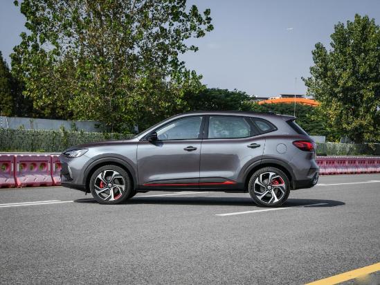 这车外观颜值酷似阿斯顿马丁，7.9秒破百，网友：上市或成爆款