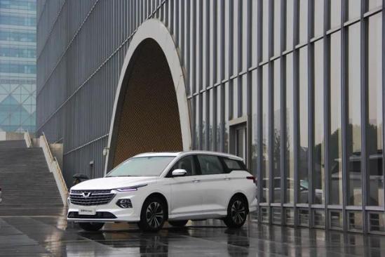 试驾新一代五菱“神车”，这台大4座MPV真香