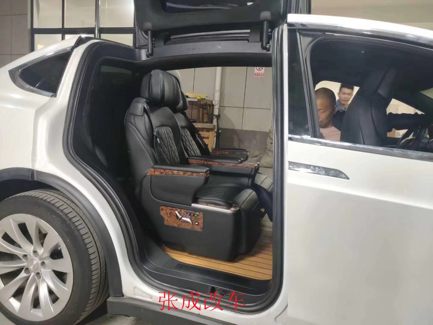特斯拉ModelX改装航空座椅 改装真实效果图