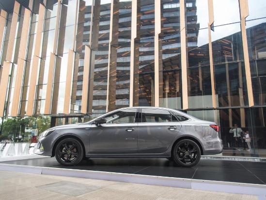 173匹，百公里8.1s，还比思域便宜。体验荣威i6MAX