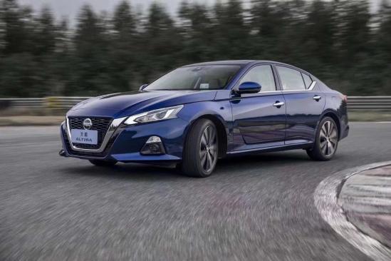 售价相同，产品力相当，为什么天籁卖不过雅阁？