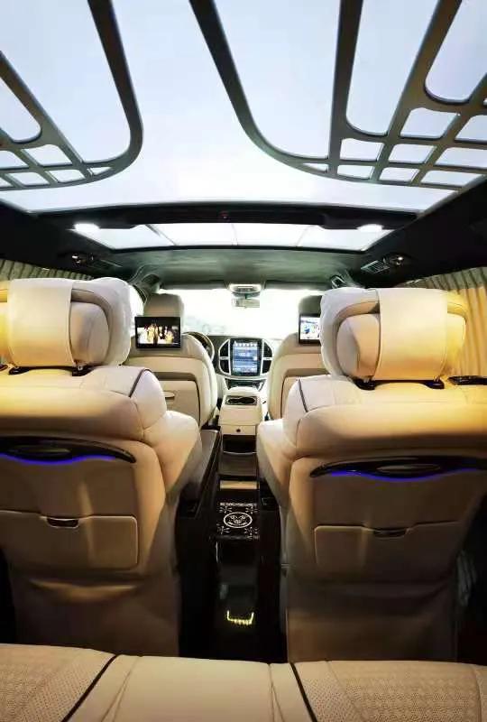 2021新款奔驰威霆平顶Mpv商务车 九速动力更强劲更平稳