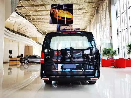 2021新款奔驰威霆平顶Mpv商务车 九速动力更强劲更平稳