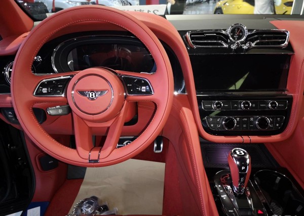 2021款宾利添越黑武士 含税价优现车在售