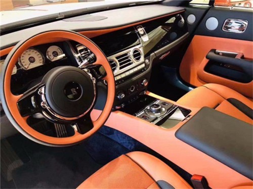 全新劳斯莱斯魅影 内饰选材精致后排更舒适