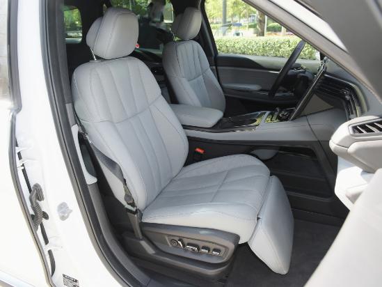 试驾体验蔚来ES8：由“半成品”变成“完全体”它经历了什么？