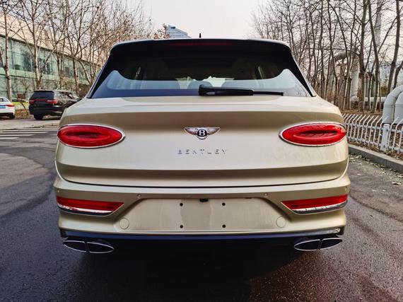 2020款宾利添越黄色奢华SUV 满足商务范