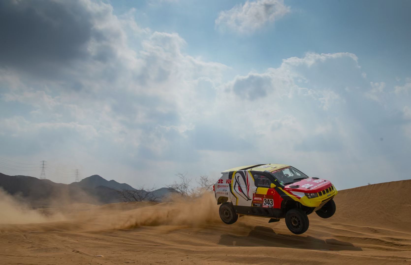 越野车的终极战场达喀尔拉力赛 BJ40够爷们