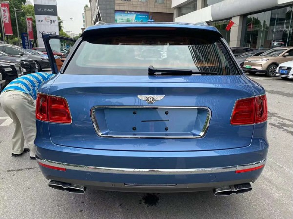 2020款宾利添越国六SUV 天津港让利出售