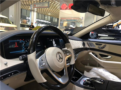 奔驰迈巴赫S560加长5.98米实车优惠40万