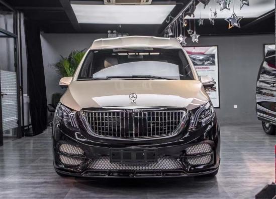 >北京车市>正文> 2020款国六奔驰v级v260l加长版改装七座高顶迈巴赫