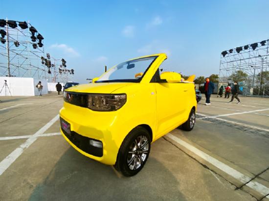 注意！这样的五菱宏光MINI EV，上路就违法了