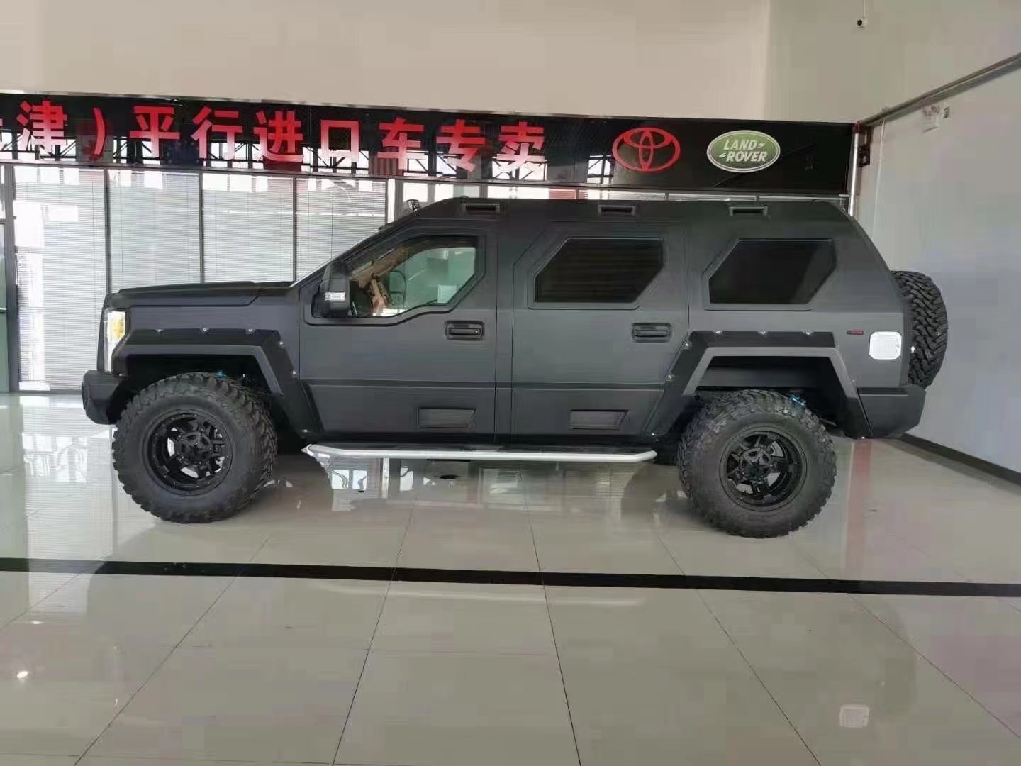 乔治巴顿3.5TT设有隔屏 现车特价优惠出售