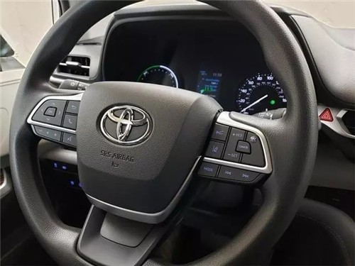 2021款丰田塞纳2.5L国六现车售价36.9W热卖