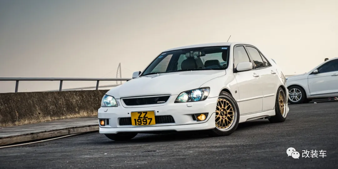 ��ͷ����D�����������ʵ�ﵱ���죬�͵�����ҧ����������ҫ