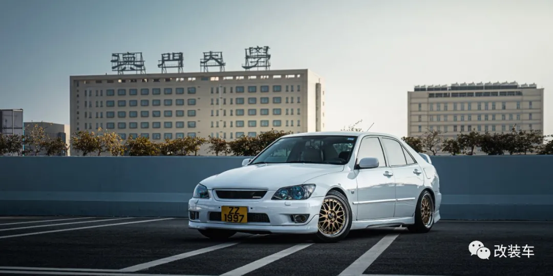 《头文字D》里打酱油在现实里当网红,低调才是咬地鲨最大的炫耀