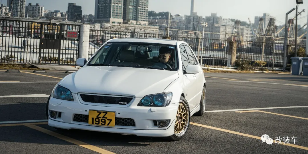 ��ͷ����D�����������ʵ�ﵱ���죬�͵�����ҧ����������ҫ