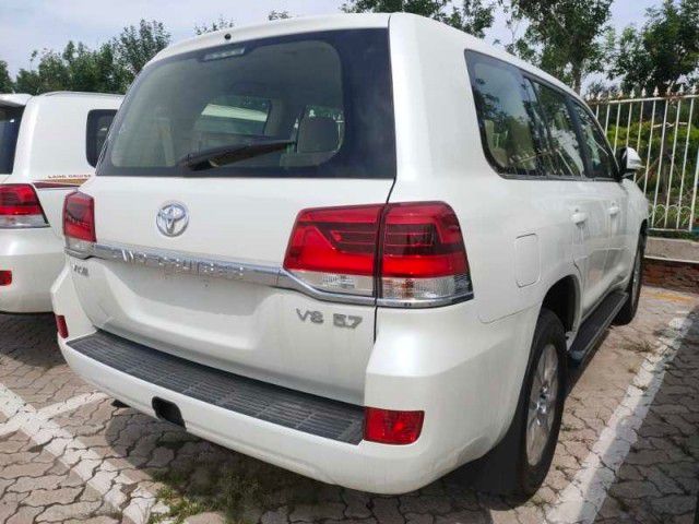 丰田酷路泽5700中东版新v8巡洋舰报价