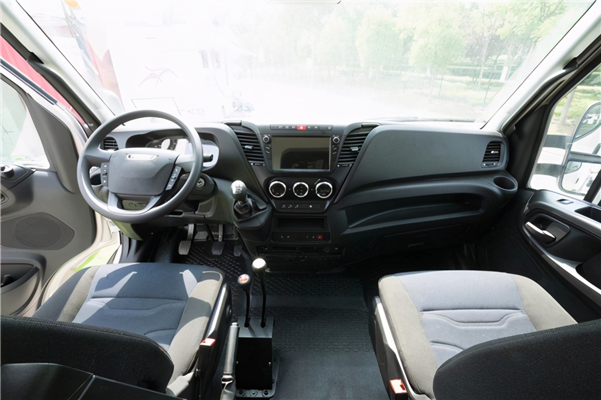 推荐一款进口依维柯4X4越野房车，旅居越野性能屈指可数