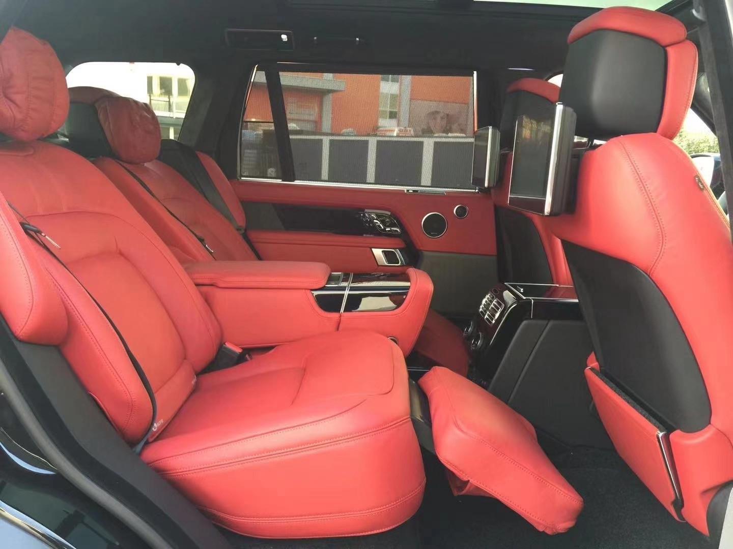 21款路虎揽胜行政创世加长3.0 裸车价格