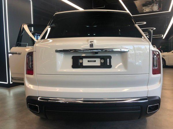 21款库里南白色黑色粉色绿色现车报价  