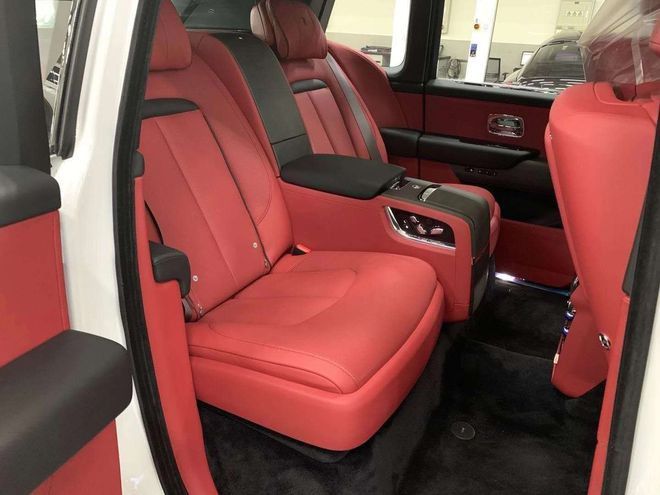 21款库里南白色黑色粉色绿色现车报价  