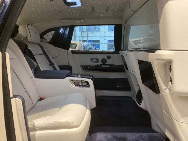 劳斯莱斯幻影的复古装饰还原经典