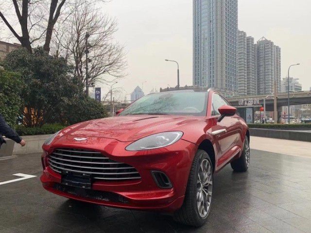 阿斯顿马丁DBX首款SUV 诠释速度与激情 