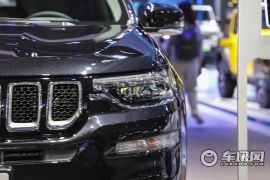 广汽菲克-大指挥官-2.0T 两驱领先版