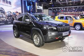 广汽菲克-自由光-2.0T 四驱高性能旗舰版