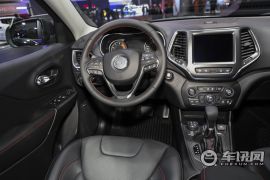 广汽菲克-自由光-2.0T 四驱高性能旗舰版