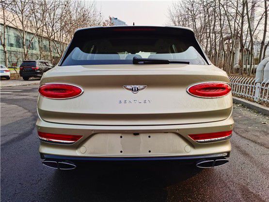 2021款宾利添越4.0举世闻名的超豪华SUV