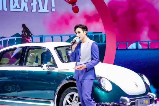 20万内唯一的闪电超跑 民国风格的复古朋克 欧拉双猫齐聚车展