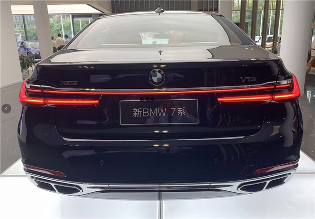 2021款宝马M760Li 耀影版价格试驾视频 