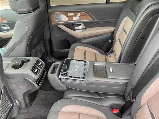 2021款奔驰GLS63更加轩昂大气备受瞩目 