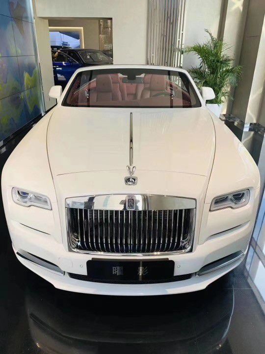 劳斯莱斯曜影 白红精致选配优惠到底   